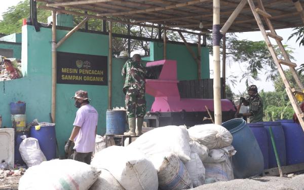 Sektor 6 Satgas Citarum Harum ternak magot Sektor 6 Satgas Citarum Harum menjadi percontohan ternak magot bagi masyarakat sekitar yang ditujukan untuk mengurai sampah. (Foto: dok Pemprov Jabar)