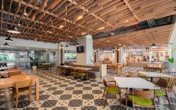 Central Eatery Menara Danareksa Central Eatery, salah satu area retail yang cukup diminati pengunjung dan tenant di Menara Danareksa. (Foto: dok Menara Danareksa)