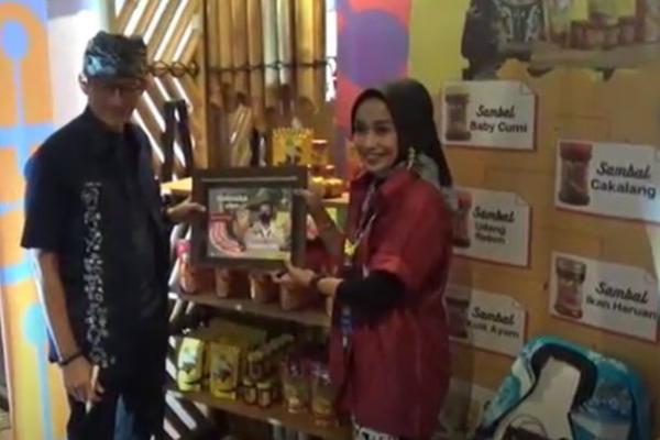 Menparekraf Sandi mengunjungi salah satu stan AKI 2024 di Kota Denpasar. (Foto: iNews)