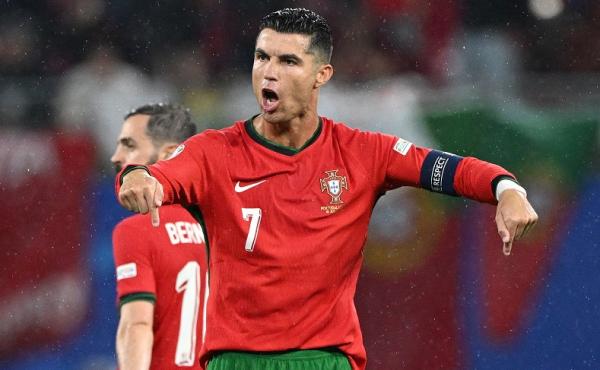 Cristiano Ronaldo mengukir rekor fenomenal saat Portugal melibas Republik Ceko 2-1 di Euro 2024, Rabu (19/6/2024) dini hari WIB (Foto: REUTERS/Annegret Hilse)