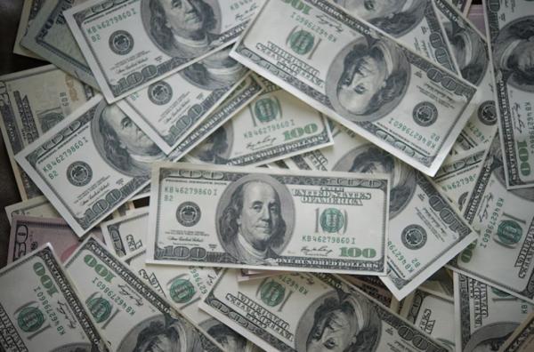 Tabungan Warga Makin Menipis, Orang Kaya Justru Borong Dolar AS hingga Rp1.741 Triliun