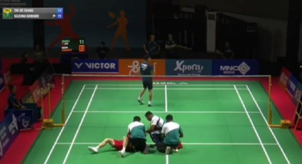 Zhang Zhi Jie Kejang Detik-detik tunggal putra China, Zhang Zhi Jie kejang-kejang di lapangan (Foto: Tangkapan Lyar)