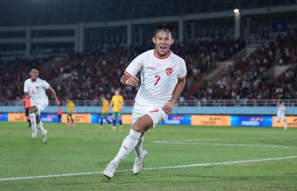 Winger Timnas Indonesia Muhammad Zahaby Gholy Winger Timnas Indonesia Muhammad Zahaby Gholy merayakan gol ke gawang Australia pada semifinal Piala AFF U-16 2024 di Stadion Manahan, Solo, Senin (1/7/2024) malam. (Foto: PSSI)