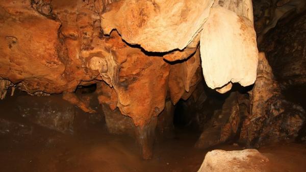 Gua Liang Petang di Sumbawa Gua Liang Petang terletak di Desa Batu Tering, Kecamatan Moyo Hulu, Kabupaten Sumbawa, Nusa Tenggara Barat (NTB). (Foto: Indonesia Kaya).