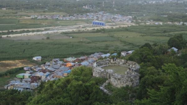Benteng bersejarah di Gorontalo Benteng Otanaha, terbentang kokoh di atas bukit Kelurahan Dembe I, Kota Barat, Kota Gorontalo. (Foto: Indonesia Kaya).