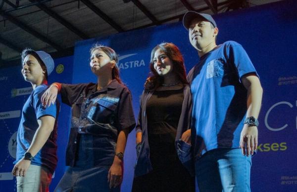 YOTNC 2024 (2) Peluncuran produk hasil kolaborasi Cenderamata Astra dan Bluesville ditandai dengan fashion show yang menjadi pembuka Special Session Young On Top National Conference (YOTNC) 2024. (Foto: dok Astra)