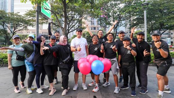 Okezone menggelar kegiatan Okezone menggelar kegiatan jogging bertema “Kepengen Jogging” bersama komunitas Okezoners di Car Free Day (CFD), Jakarta (foto: MPI/Aldi Chandra)