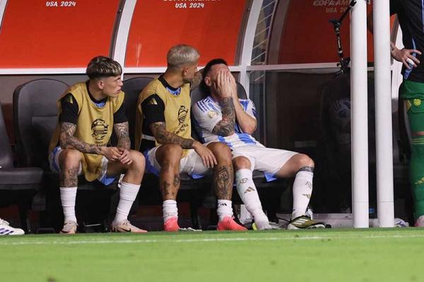 Viral penampakan kaki bengkak Lionel Messi di final Copa America 2024 menarik diulas. Pergelangan kaki La Pulga terlihat cukup parah. (Foto: TyC Sports)