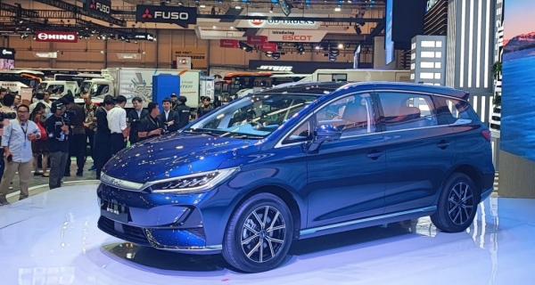 BYD M6