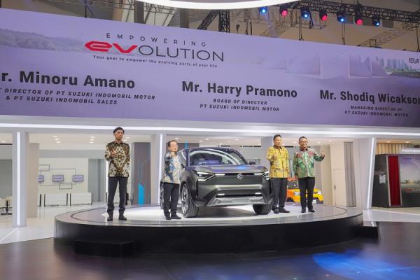 Jajaran Direksi PT Suzuki Indomobil Sales (SIS) di GIIAS 2024. (Foto: iNews Media Group/Aldhi Chandra Setiawan)