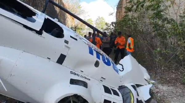 Penampakan helikopter jatuh di kawasan Kuta, Bali. Kondisi rusak parah. (Foto: Istimewa)