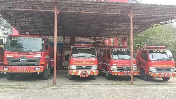 Mobil Damkar Depok REFISANDI Mobil Damkar Kota Depok mengalami kendala karena kekurangan sparepart (Foto: Refi Sandi)