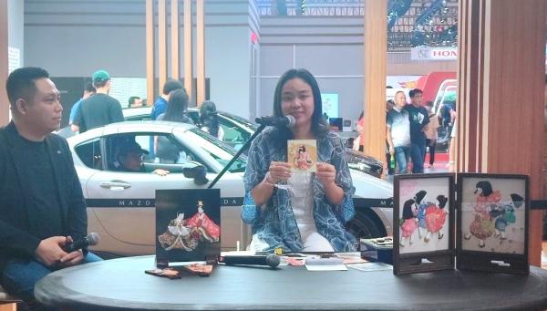 Pengunjung booth Mazda