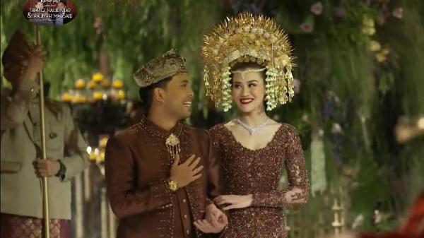 Aaliyah cantik di resepsi Cantiknya Aaliyah di resepsi pernikahan