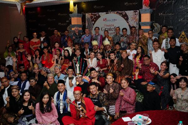 Hotel Swiss-Belinn Airport Jakarta Seluruh karyawan berfoto bersama dalam perayaan HUT Hotel Swiss-Belinn Airport Jakarta. (Foto: dok Swiss-Belinn)