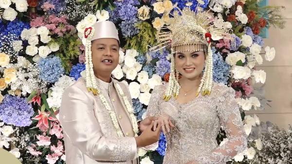 Ditha resmi jadi istri Dustin Ditha resmi jadi istri Dustin