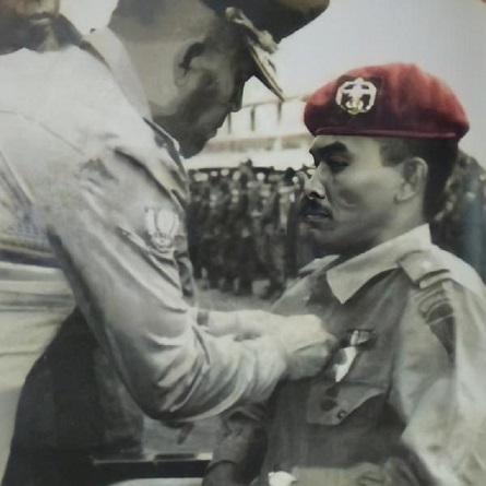 Agus Hernoto Agus Hernoto, prajurit Kopassus yang menolak membocorkan rahasia saat Operasi Banteng Ketaton 1982 meski harus kehilangan satu kakinya. (Foto: Dok B H Hernoto)