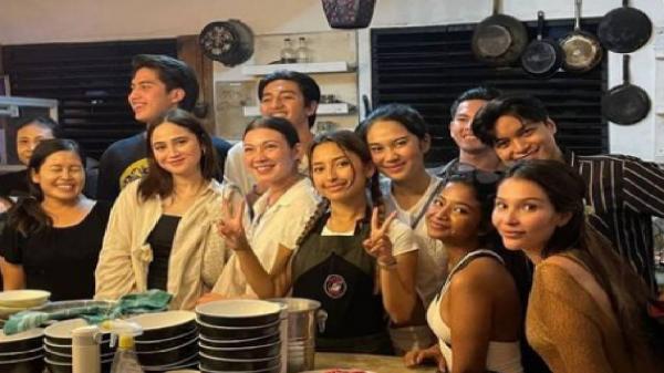 Jennifer Coppen dan sahabat di Bali