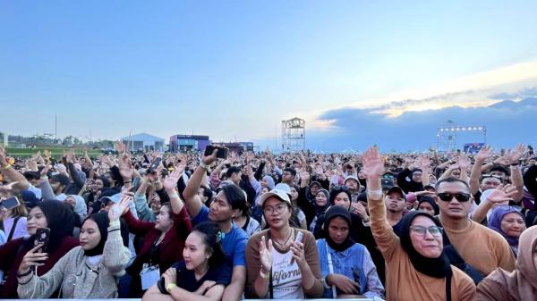 Penonton Setia Band Membludak di LMAC 2024 Penonton Setia Band Membludak di LMAC 2024