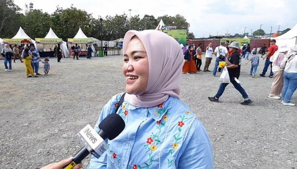 Salah satu penonton konser LMAC 2024 Salah satu penonton konser LMAC Super Hitz Fest 2024, Sari. (Foto: Muhammad Farhan)