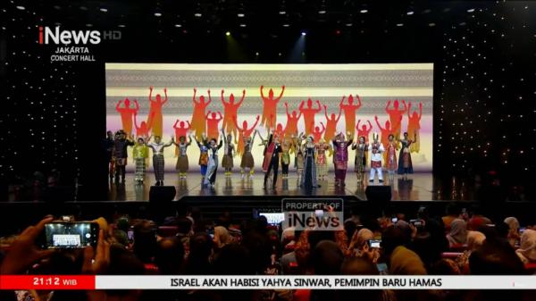 Roni Parulian nari Tor Tor Roni Parulian Nari Tor Tor di PEMIMPIN DAERAH AWARDS 2024