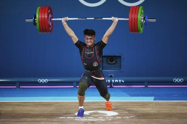 Angkat Besi Rizky Juniansyah 3 Rizky Juniansyah berhasil sumbang emas untuk Indonesia di Olimpiade Paris 2024