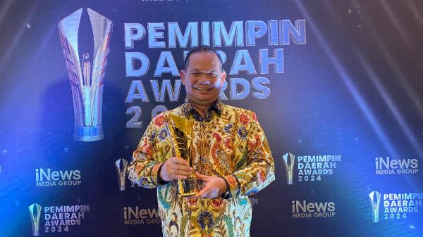 Bupati Talaud Elly Engelbert Lasut PDA 2024 Bupati Talaud Elly Engelbert Lasut saat diwawancara usai meraih penghargaan Pemimpin Daerah Awards 2024 pada Kamis (8/8/2024) di Jakarta. (Foto: iNews Media Group/Rizqa Leony Putri)