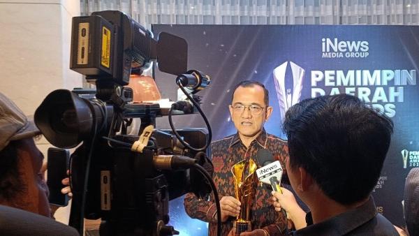 Pj Sekda Sumsel Edward Candra saat sesi wawancara dengan tim iNews Media Group. (Foto: iNews Media Group/Ahmad Sukron Afwi Hasynur)&nbsp;