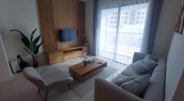 Rusun ASN IKN 3 Ruang keluarga di rusun ASN IKN telah dilengkapi tv, sofa, dan meja. (Foto: Iqbal Dwi Purnama)