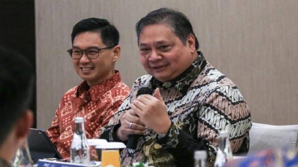 Airlangga dan Batik Parangnya Airlangga Hartarto dan batik Parangnya