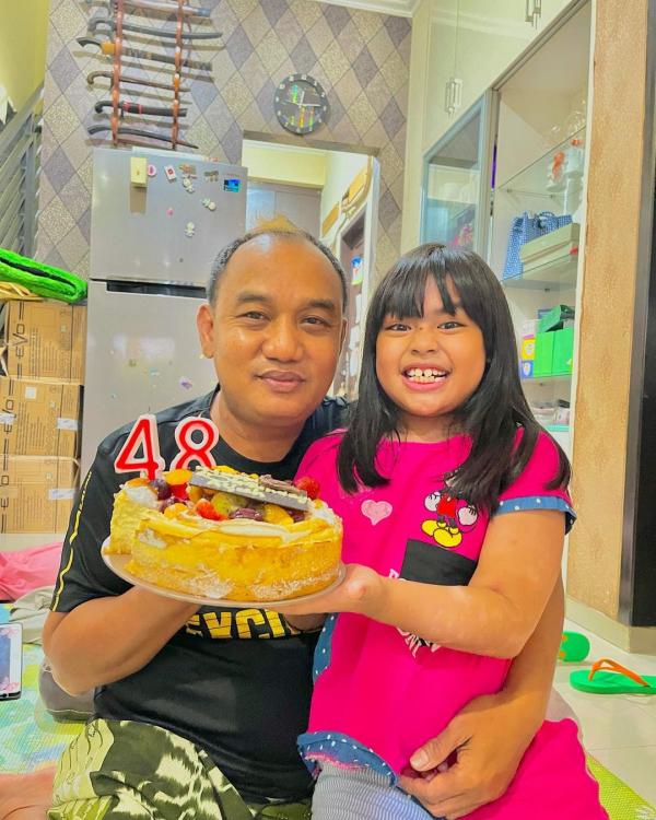 Azis dan putri tersayangnya Azis dan putri tersayangnya