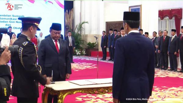 Prof Dadan 1 Dadan Hindayana baru saja dilantik Presiden Jokowi sebagai Kepala Badan Gizi Nasional. Berikut profilnya. (Foto: YouTube Sekretariat Presiden)