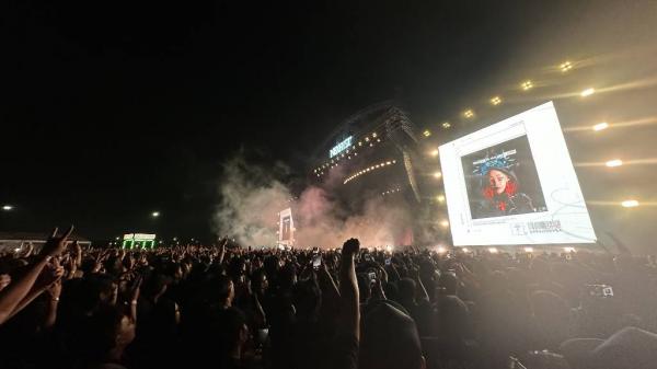 BMTH konser di Jakarta BMTH buka konser di Jakarta dengan lagu DarkSide