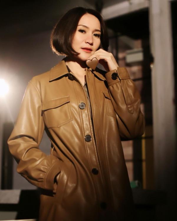 Polwan Putri Cikita tampil menawan dengan jaket Polwan Putri Cikita tampil menawan dengan jaket kulit