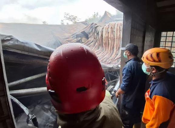 Kebakaran Jatim Park 3 kebakaran wahana wisata Jatim Park 3 di Kota Batu diduga dipicu mesin pompa air yang overheat. (Foto: MPI)