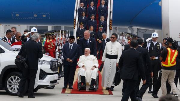 Paus Fransiskus tiba Paus Fransiskus tiba di Indonesia (foto: MPI/Arif Julianto)