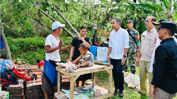 Pj Gubernur Jabar Bey Machmudin bencana bogor Pj Gubernur Jabar Bey Machmudin saat meninjau lokasi bencana alam di Kabupaten Bogor. (Foto: Ist)