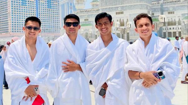 Pratama Arhan Umrah Pratama Arhan dan ketiga sahabatnya saat ibadah Umrah jelang laga melawan Arab Saudi. (Foto: Instagram)