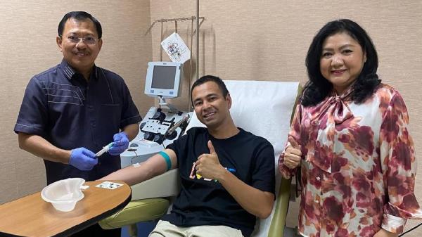 Raffi Ahmad jalani terapi immunotherapy Raffi Ahmad jalani terapi immunotherapy bersama dokter Terawan di RSPAD Gatot Soebroto Jakarta.