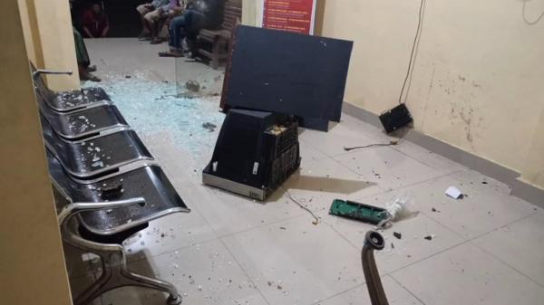 Polsek Kumpeh Ilir diserang Polsek Kumpeh Ilir, Kabupaten Muaro Jambi, Provinsi Jambi diserang oleh sejumlah warga, Kamis (5/9/2024) dini hari. (Foto: Istimewa).
