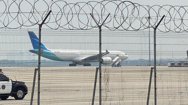 Pesawat Paus Fransiskus 1 Pesawat Garuda Indonesia yang membawa Paus Fransiskus ke Papua Nugini. (Foto: Riyan Rizki Roshali)
