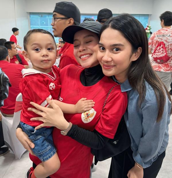 Azizah Salsha muncul di GBK Azizah Salsha muncul di GBK