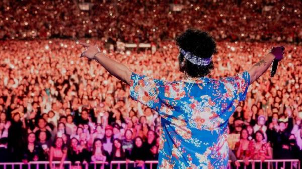 Bruno Mars di konser sebelumnya Bruno Mars menyapa fansnya di konser Tokyo, Jepang.