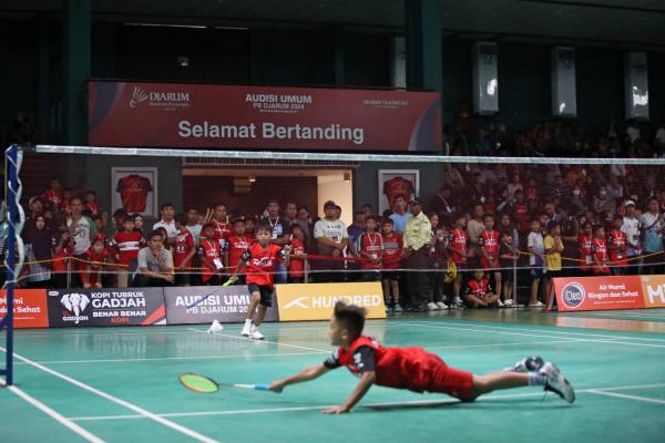 Peserta U-11 berjuang keras demi meraih kemenangan Peserta U-11 berjuang keras demi meraih kemenangan dan melanjutkan asa lolos ke fase turnamen Audisi Umum PB Djarum 2024, di GOR Djarum Jati, Kudus, Jawa Tengah, Rabu (11/9/2024). (Foto: PB Djarum)