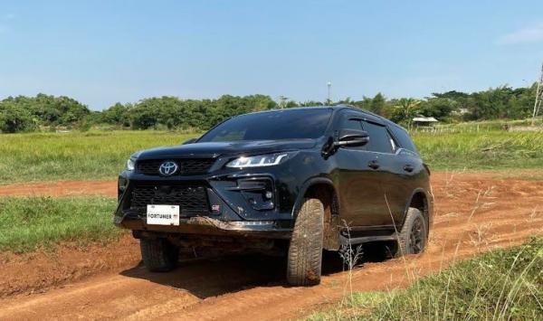 Toyota Fortuner 3