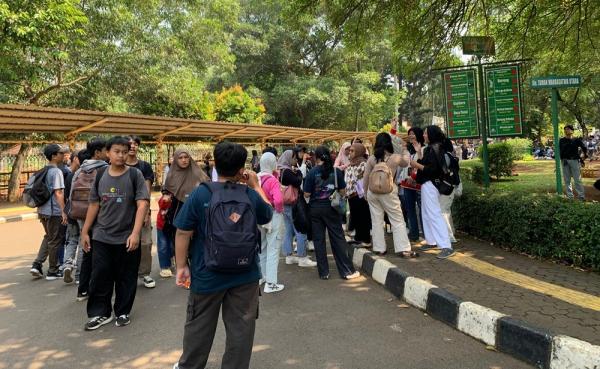 Ragunan Ramai BINTI Taman Margasatwa Ragunan ramai pengunjung (Foto: Binti Mufarida)