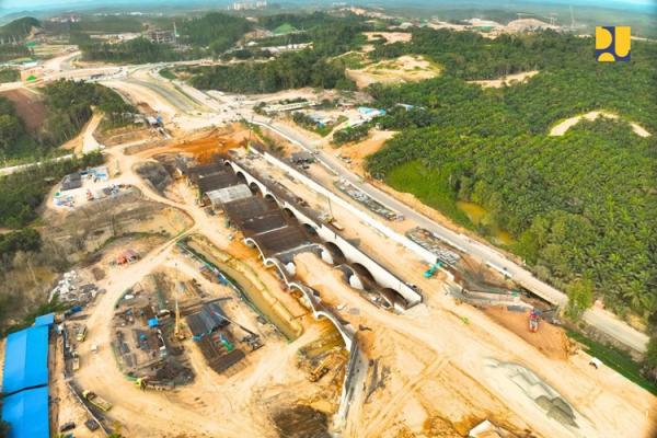 Jalan Tol Seksi 6B dan Akses Tol 6C Penampakan pembangunan Jalan Tol IKN Seksi 6B dan Akses Tol 6C. (Foto: Dok. Kementerian PUPR)
