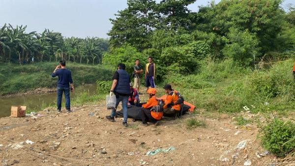 Lokasi ditemukannya 7 mayat di Kali Bekasi Lokasi ditemukannya 7 mayat di Kali Bekasi, Jawa Barat. (Foto: Danandaya Arya Putra)