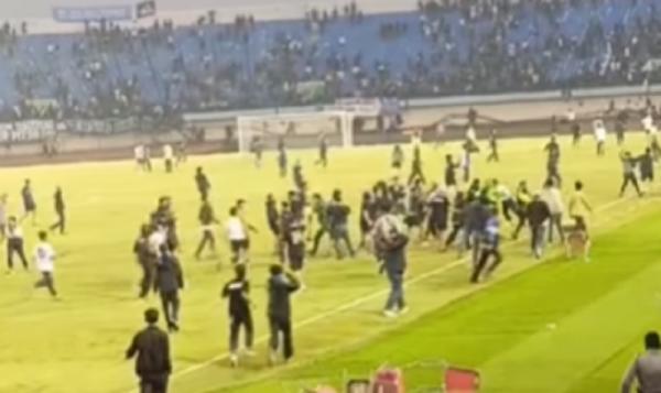 Persib vs Persija Ricuh Duel Persib Bandung vs Persija Jakarta di Stadion Si Jalak Harupat, Senin (23/9/2024) sore berakhir ricuh (Foto: IST)