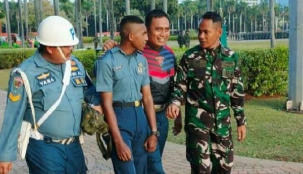 tni gadungan Pemuda berama Jefri Ga Koro nekat menyamar menjadi TNI AL gadungan diamankan. (Foto istimewa).